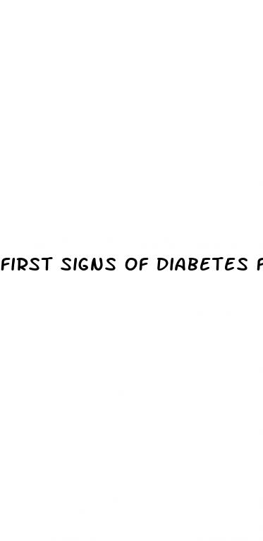 first signs of diabetes feet